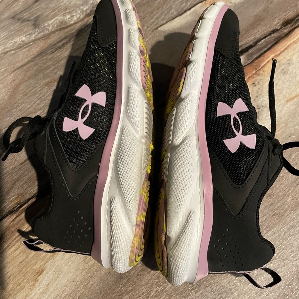 Under Armor Charged Assert Size 8 1/2 Women’s Sho… - image 4